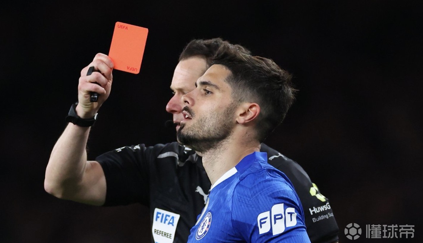 切尔西英超对阿森纳领到8张红牌，与他们对阵利物浦并列最多